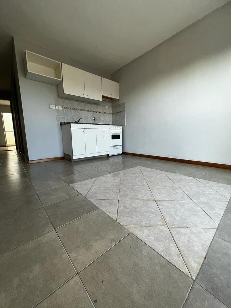 DEPARTAMENTO DOS AMBIENTES AL FRENTE EN VENTA CON PATIO