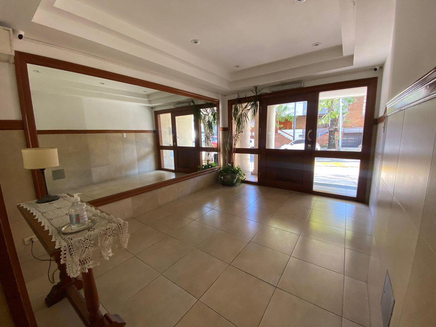 Departamento en Alquiler con 1 cocheras