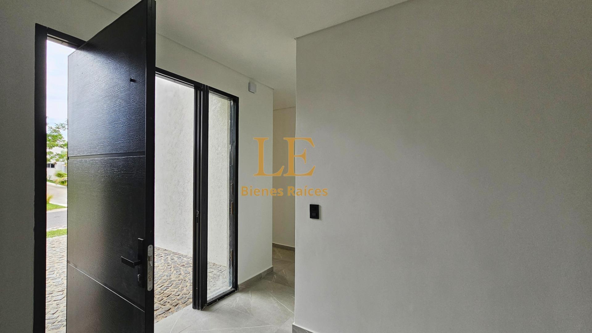 Casa en Venta con 5 cocheras