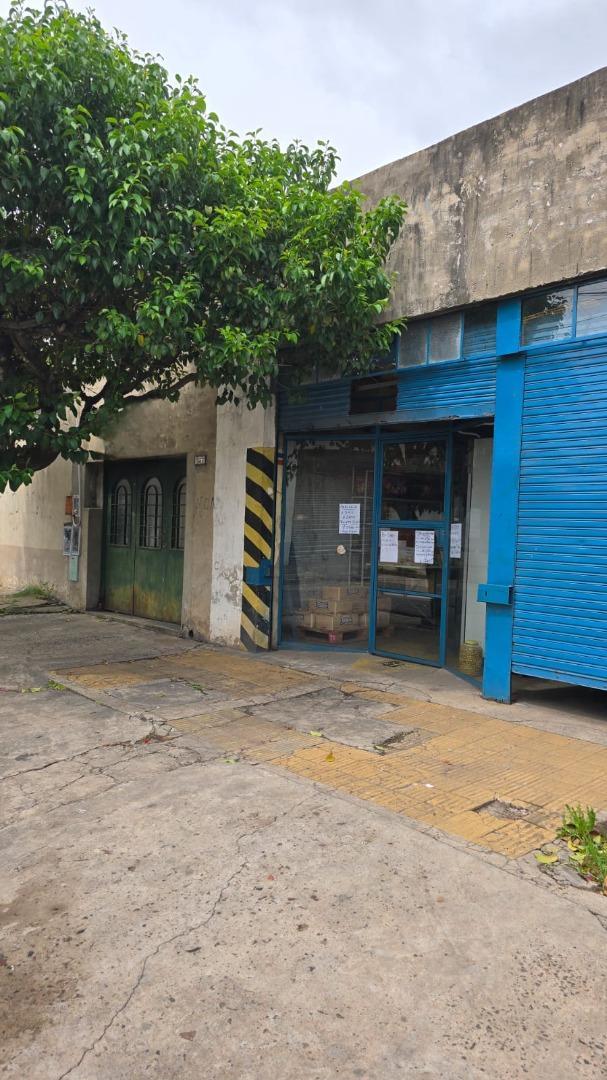 casa /lote 3 ambientes con cochera y local  en SAN JUSTO.