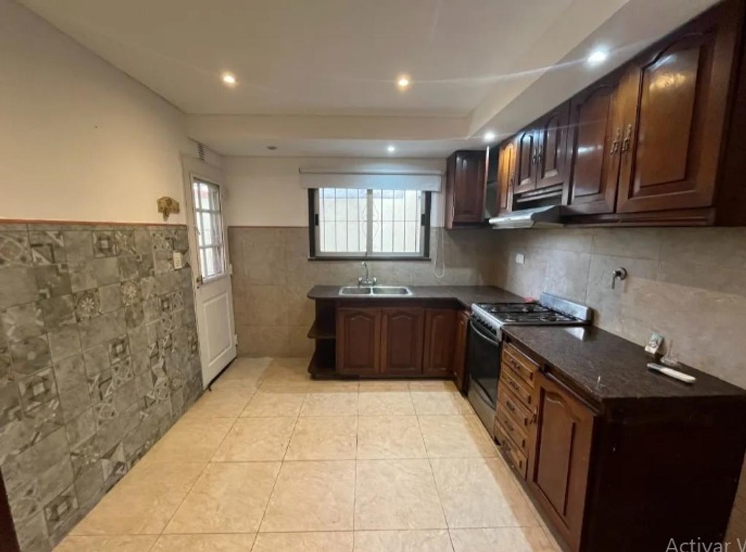 Casa 4 ambientes con 1 baño