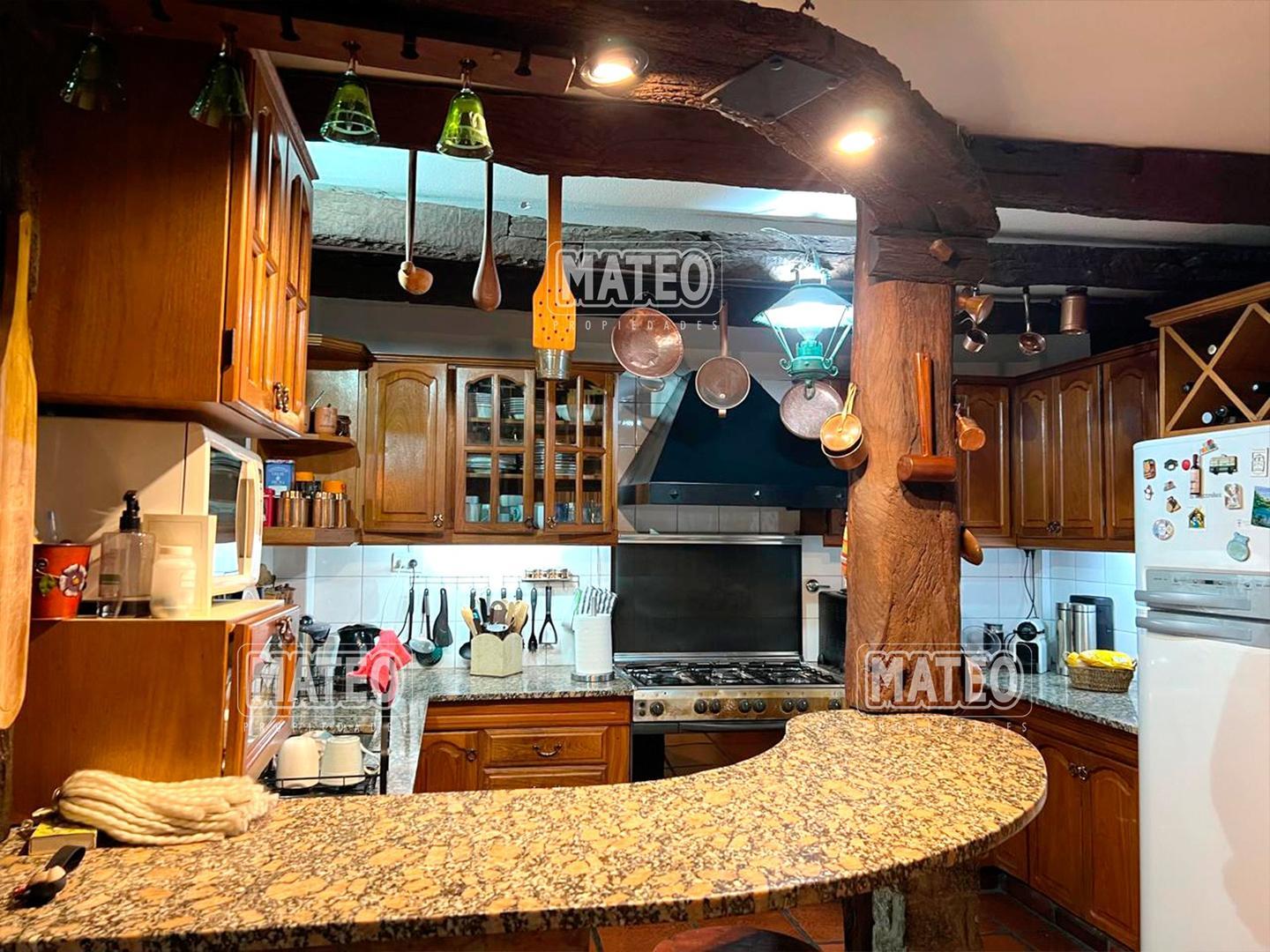 Intendente Nemesio Álvarez 900