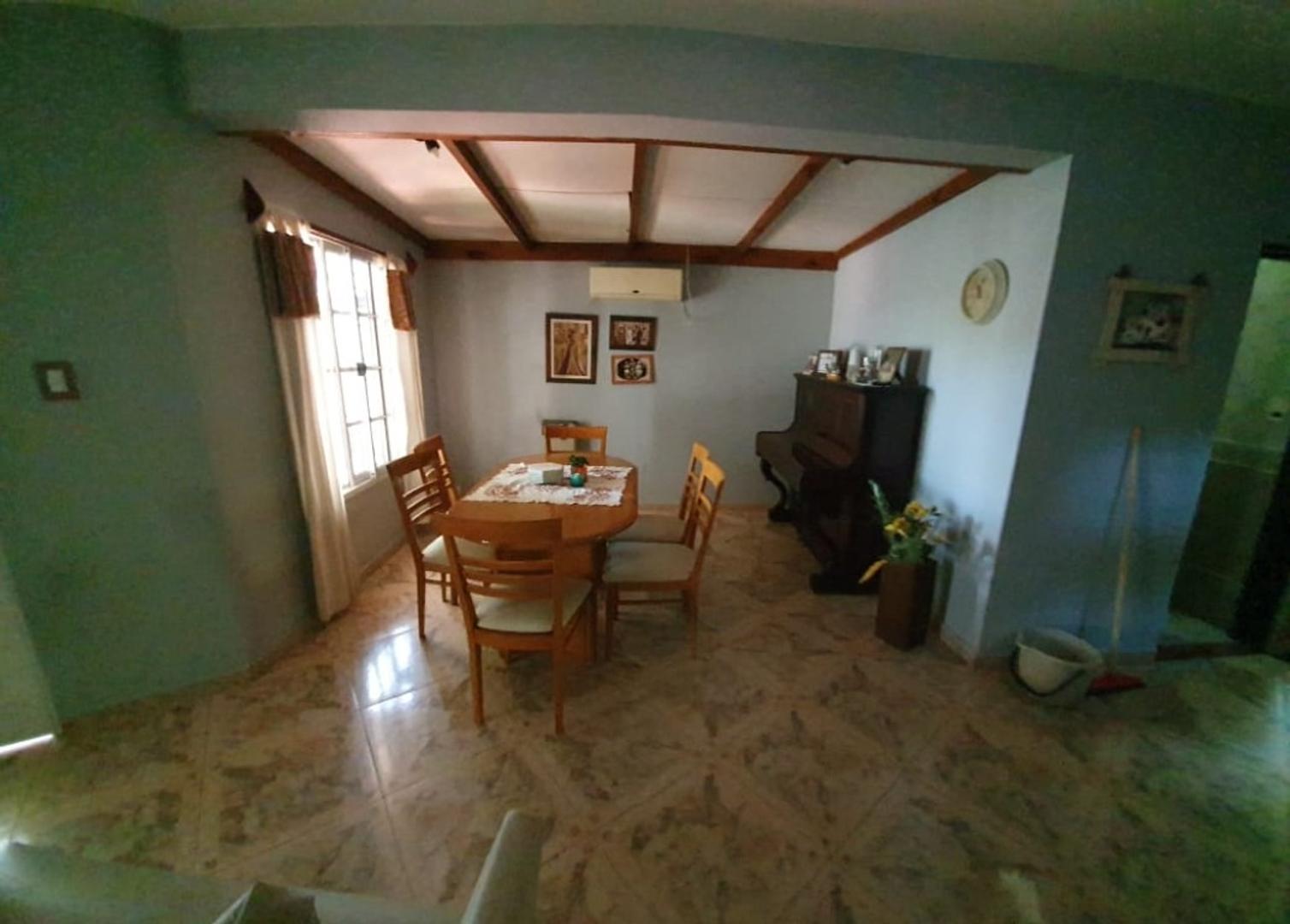 Casa 3 ambientes con 2 baños