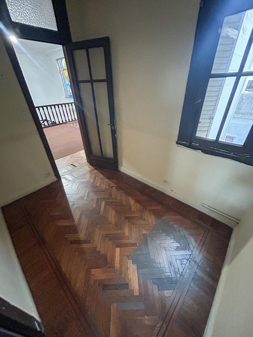 Depto Tipo Casa 8 ambientes con 1 baño