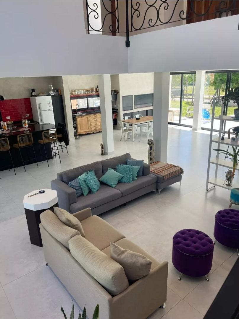 Casa en Venta con 4 cocheras