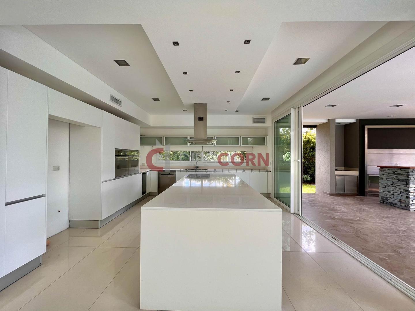 Casa 6 ambientes con 3 baños