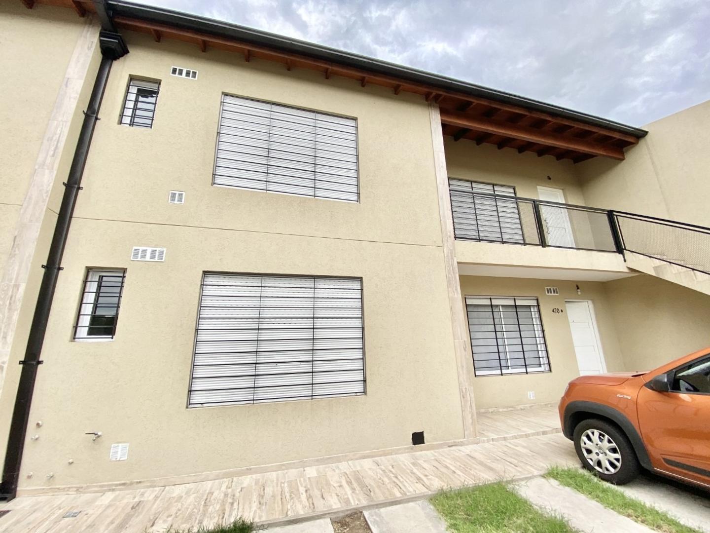 Departamento 2 ambientes con cochera.