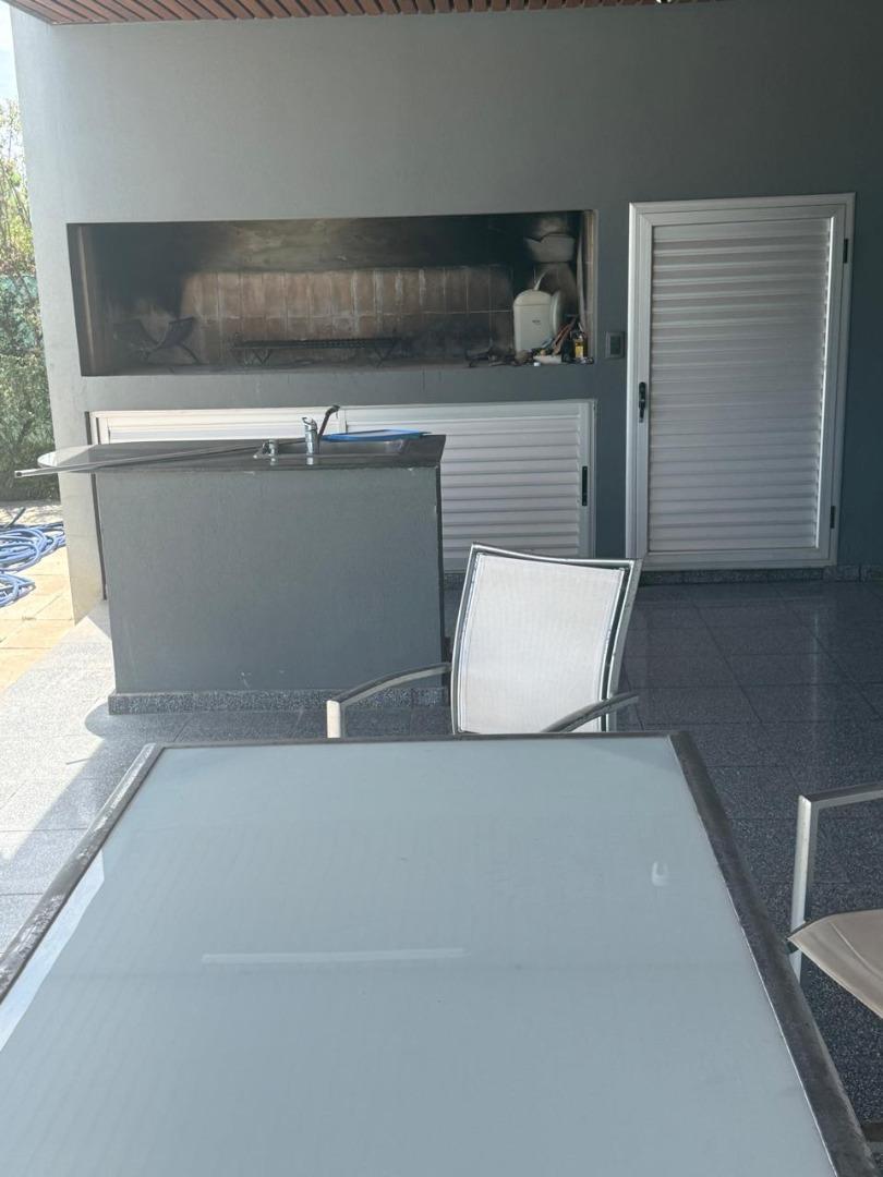 Casa en Venta con 4 cocheras