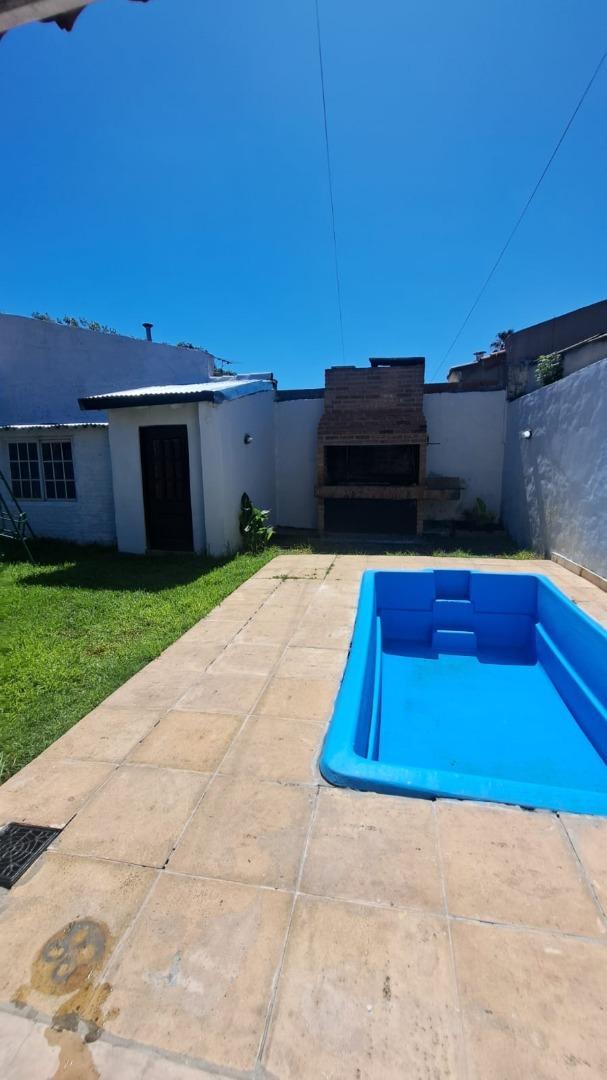 Casa en Alquiler con 2 cocheras