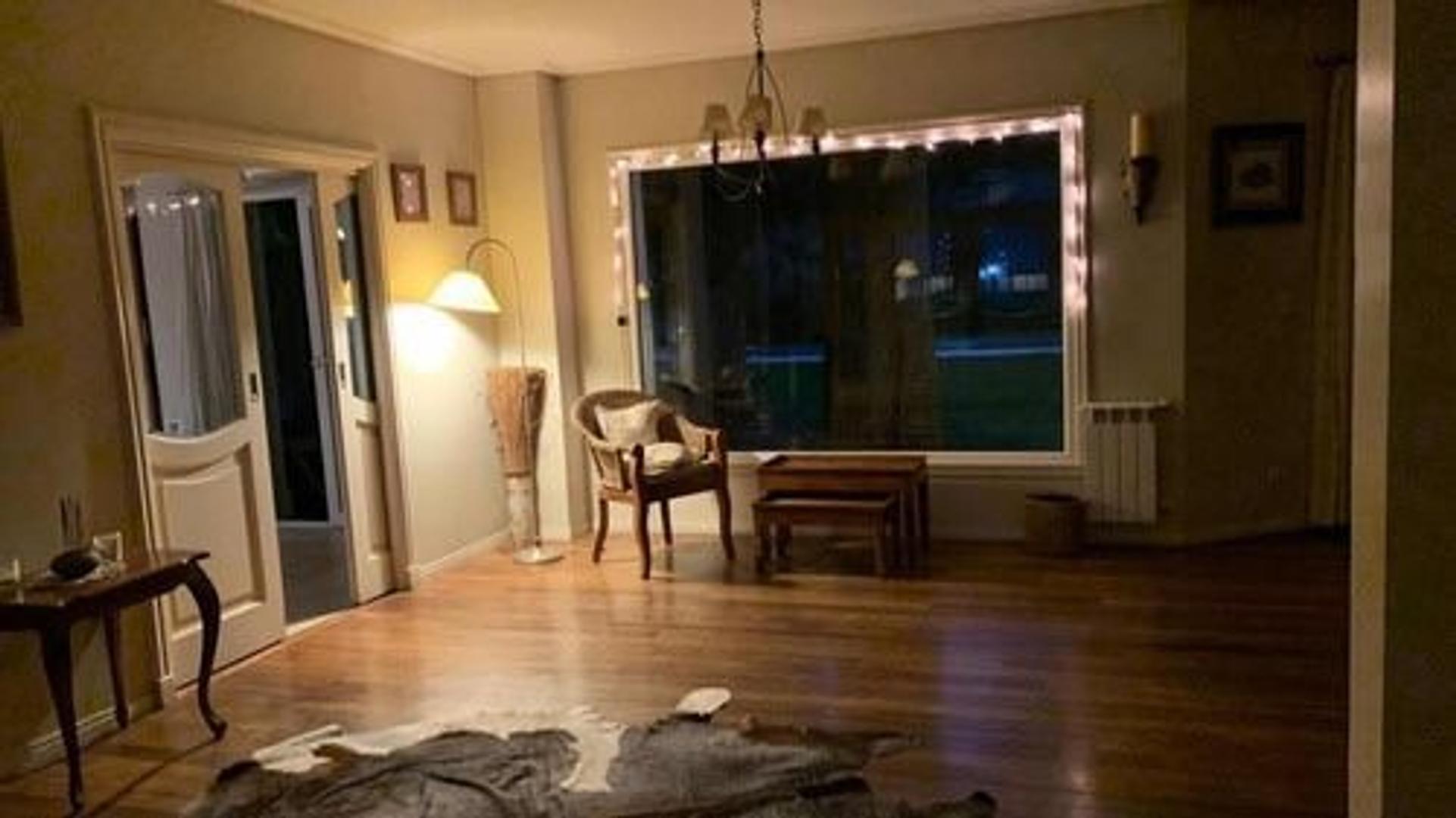 Casa en Venta con 3 cocheras