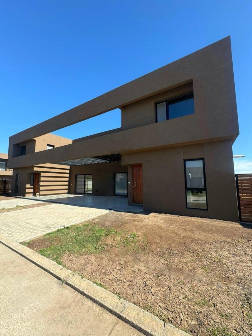 Casa en Alquiler de 3 dormitorios