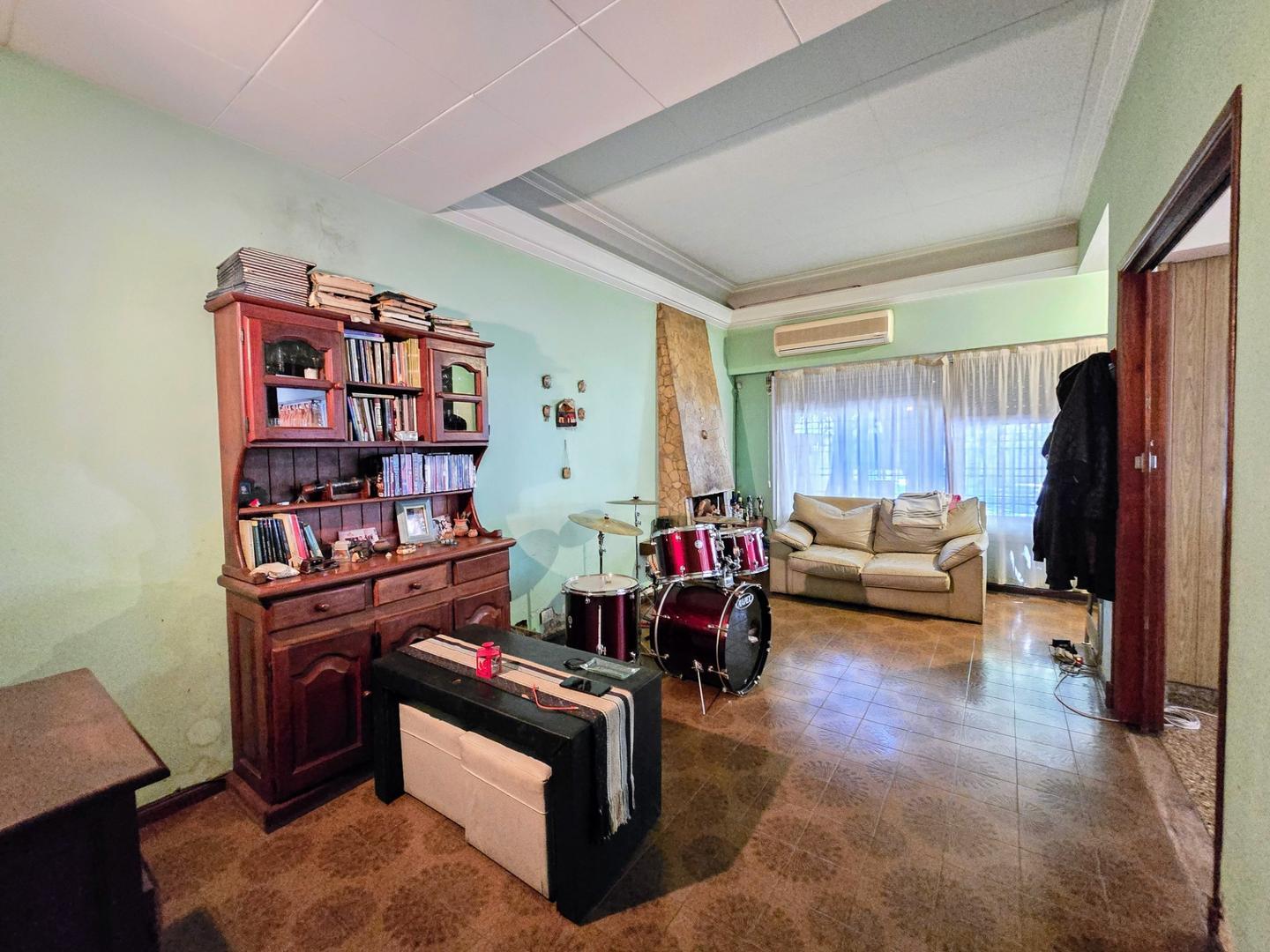 Casa 5 ambientes con 2 baños