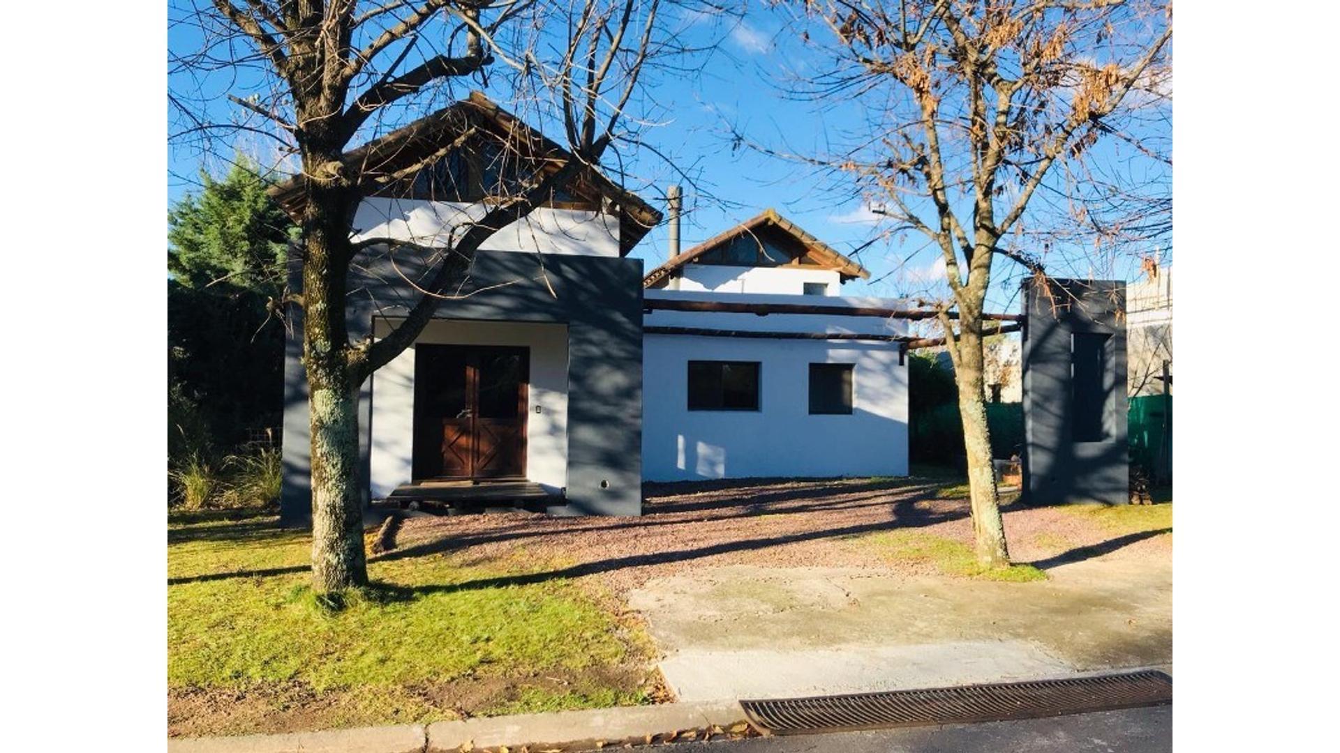 Excelente casa en venta en el barrio privado Buen Retiro