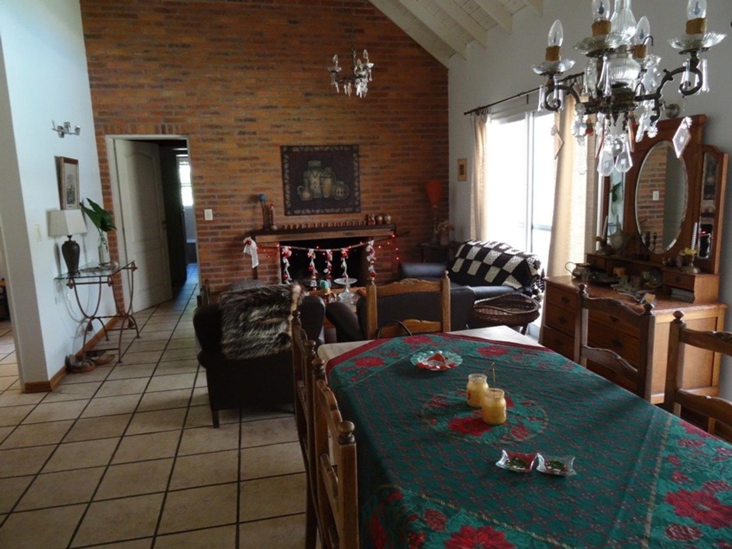 Casa 3 ambientes con 2 baños