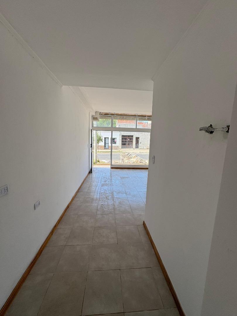 vendo local comercial en calle laprida