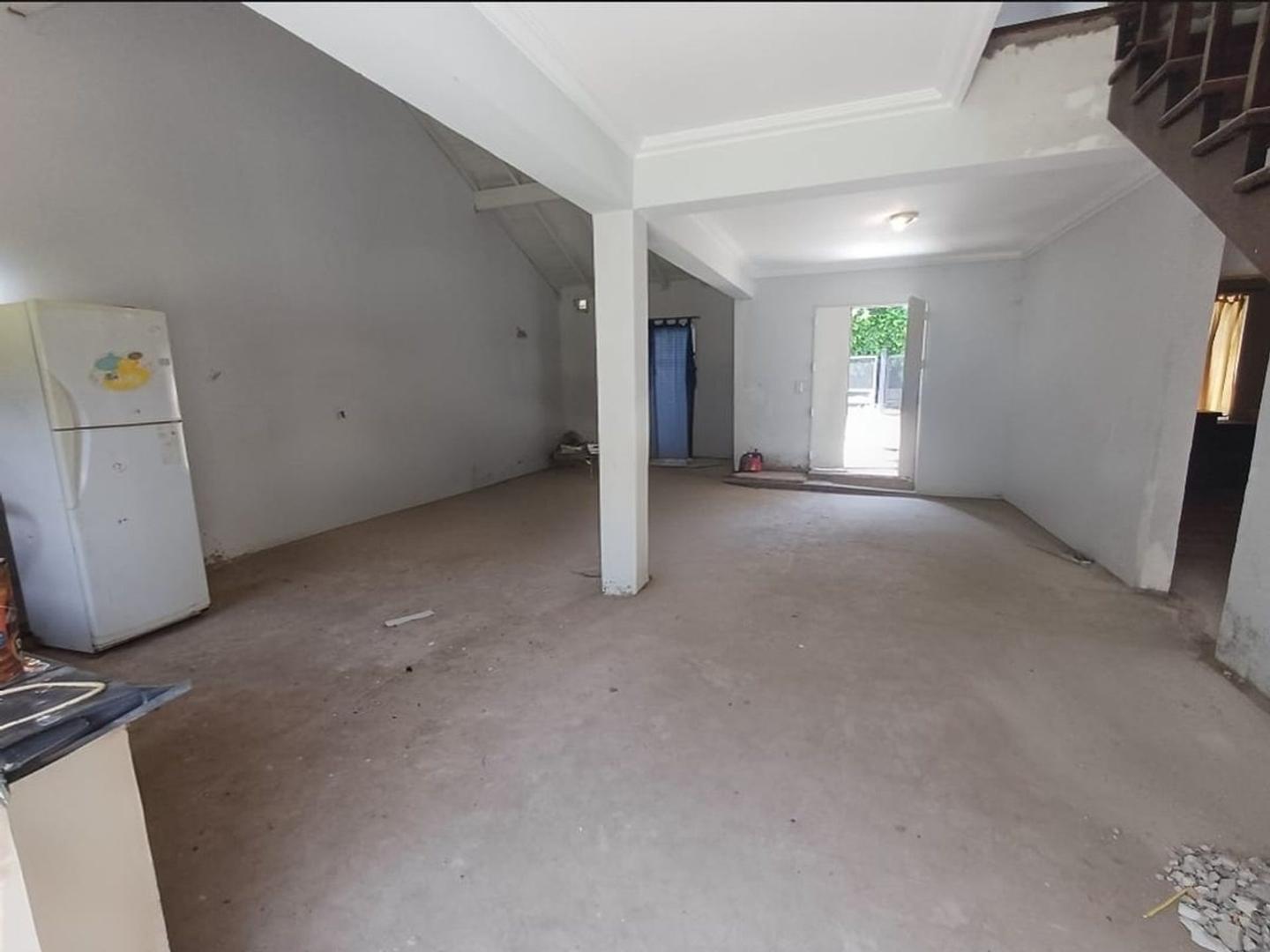 Casa 4 ambientes con 2 baños