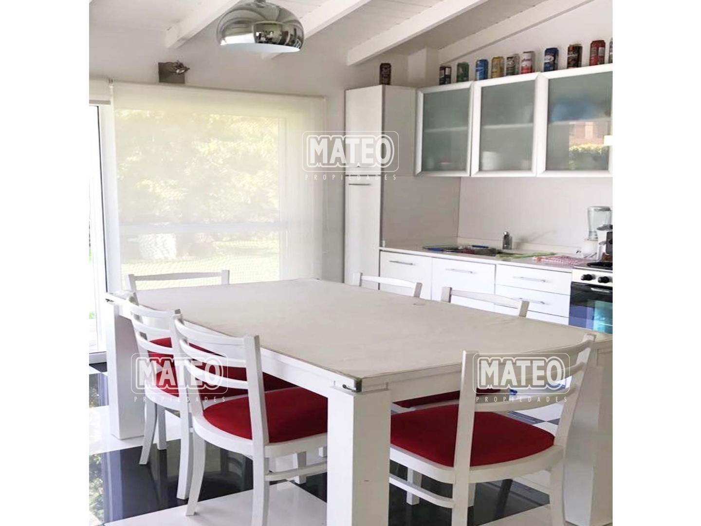 Casa en Venta con 1 cochera