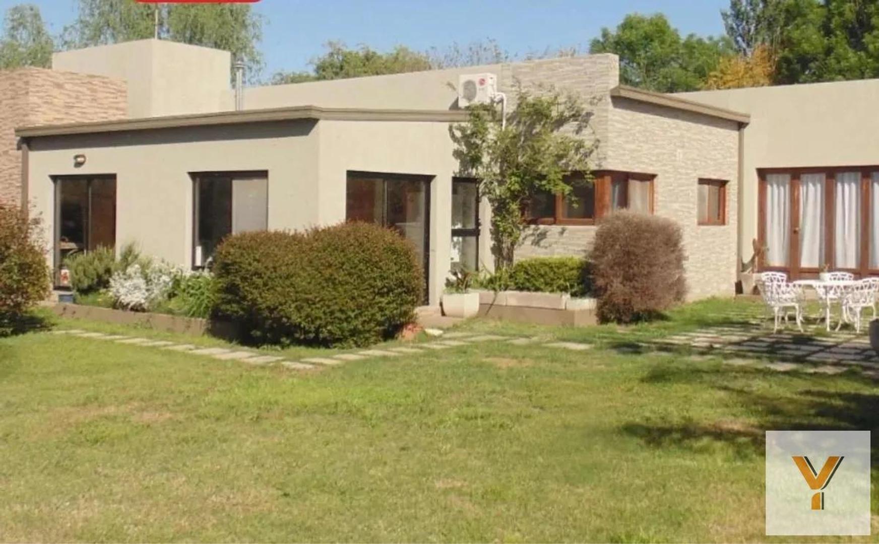 Casa en venta - 3 Dormitorios 3 Baños - Cochera - 1.968Mts2 - Chivilcoy
