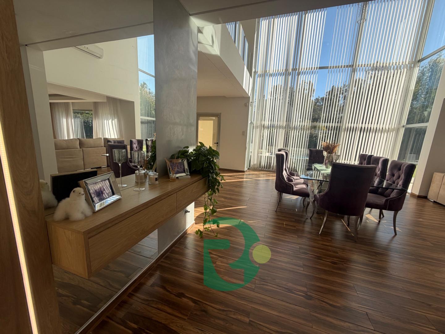 Casa 5 ambientes con 5 baños