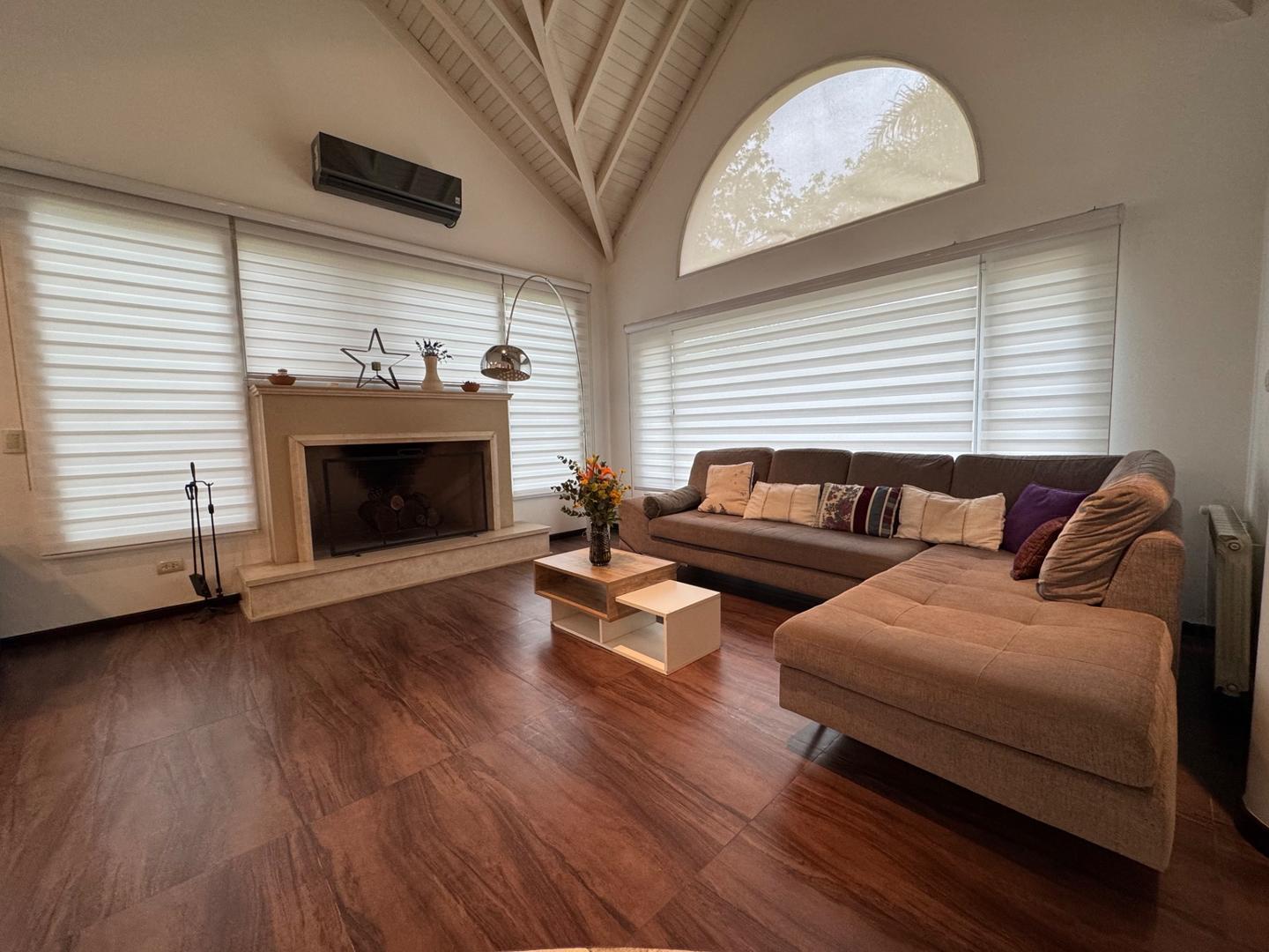 Casa en Venta en Campos De Alvarez, USD 460.000