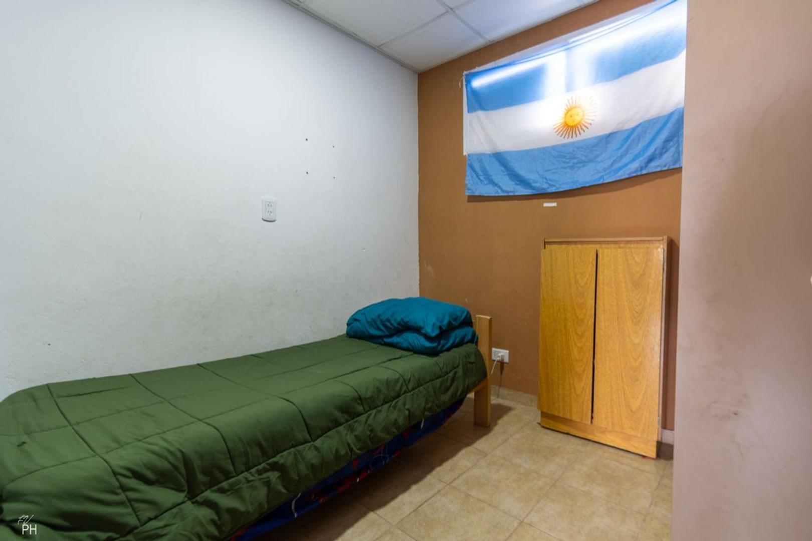 VENTA - CASA 2 DORMITORIOS + GALPON, ROLDAN