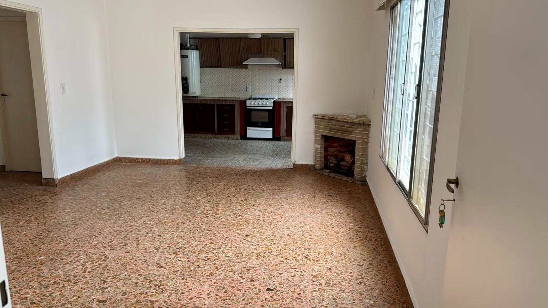 Depto Tipo Casa en Alquiler de 3 ambientes