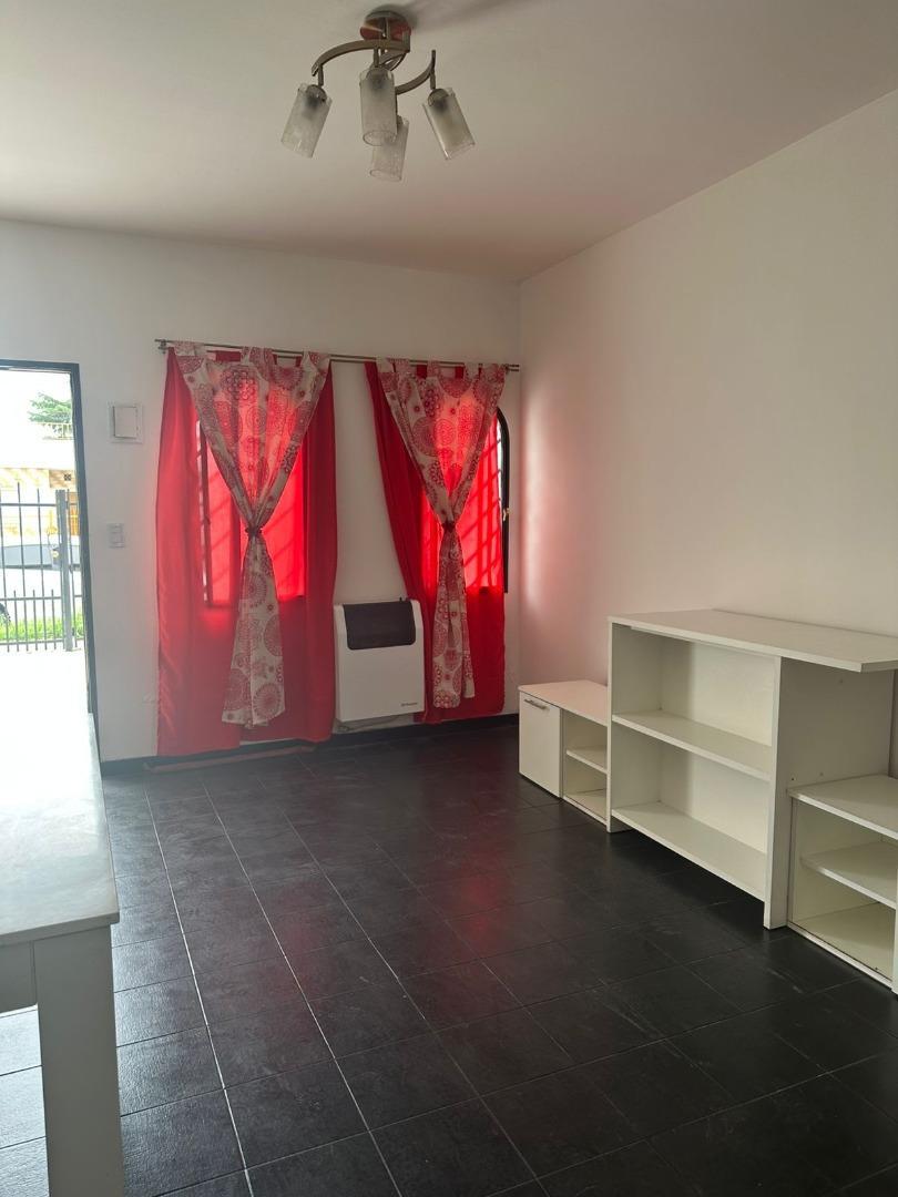 Depto Tipo Casa en Alquiler de 3 ambientes