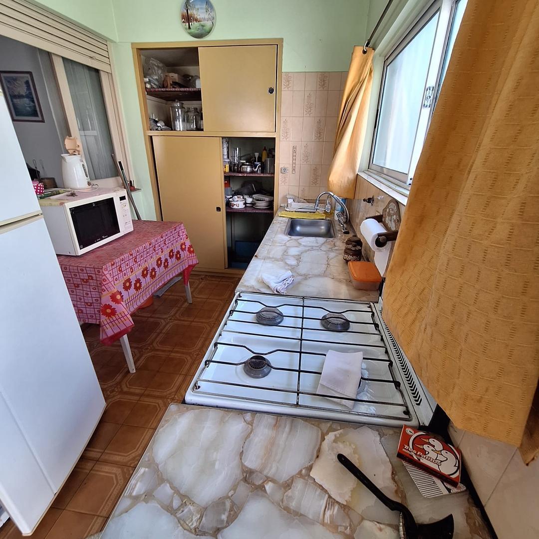 VENTA CASA CON DEPTO AL FDO SAN MARTIN P/DOS FLIAS