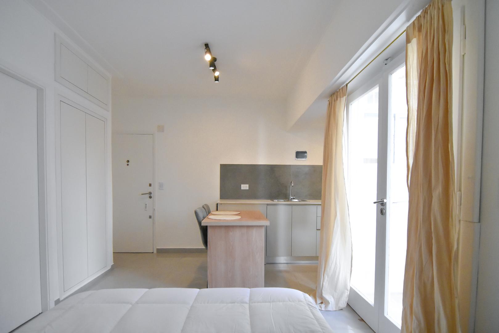 Departamento monoambiente con balcón - A. Brown y Buenos AIres