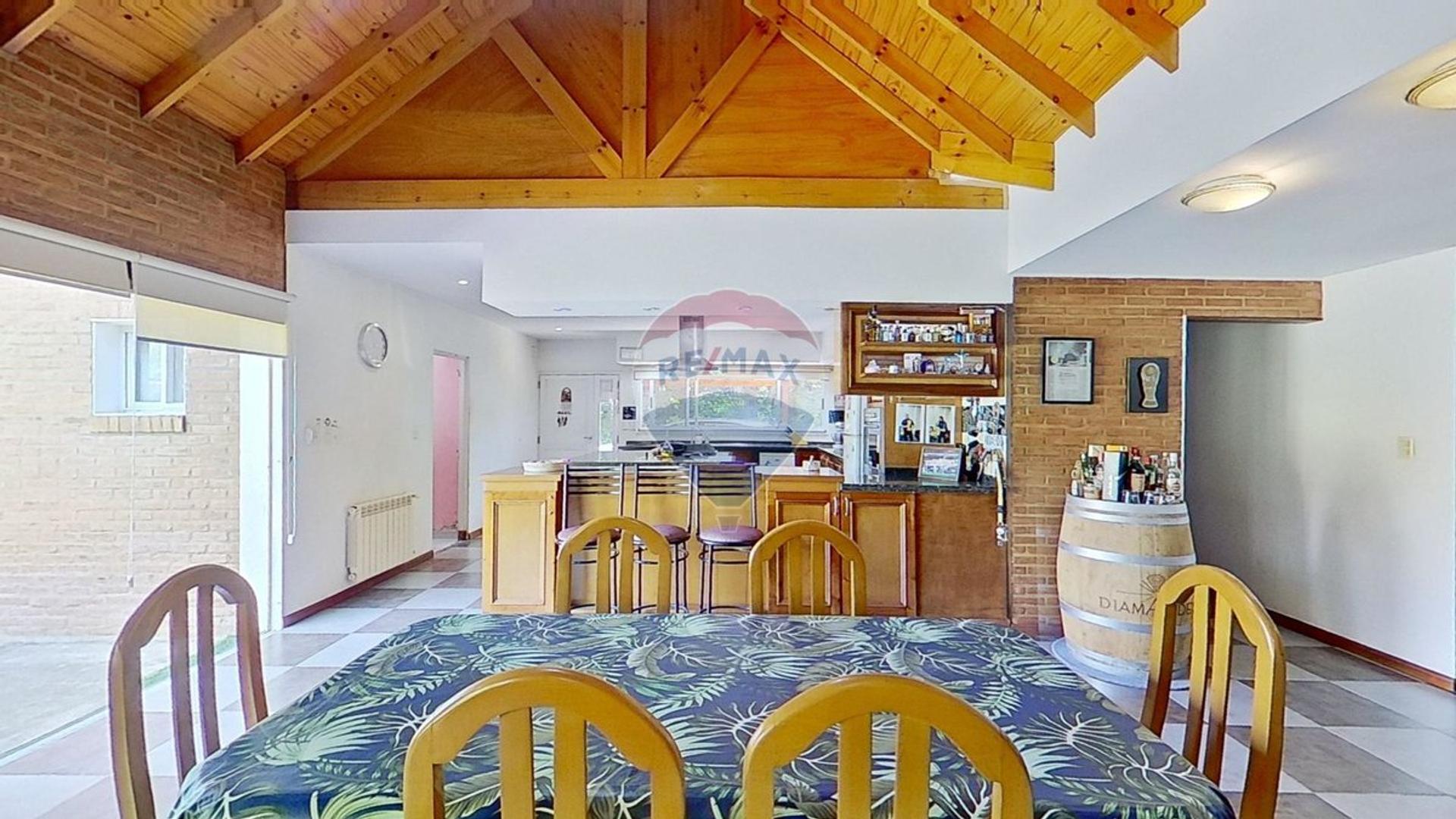 Casa en Venta con 1 cochera