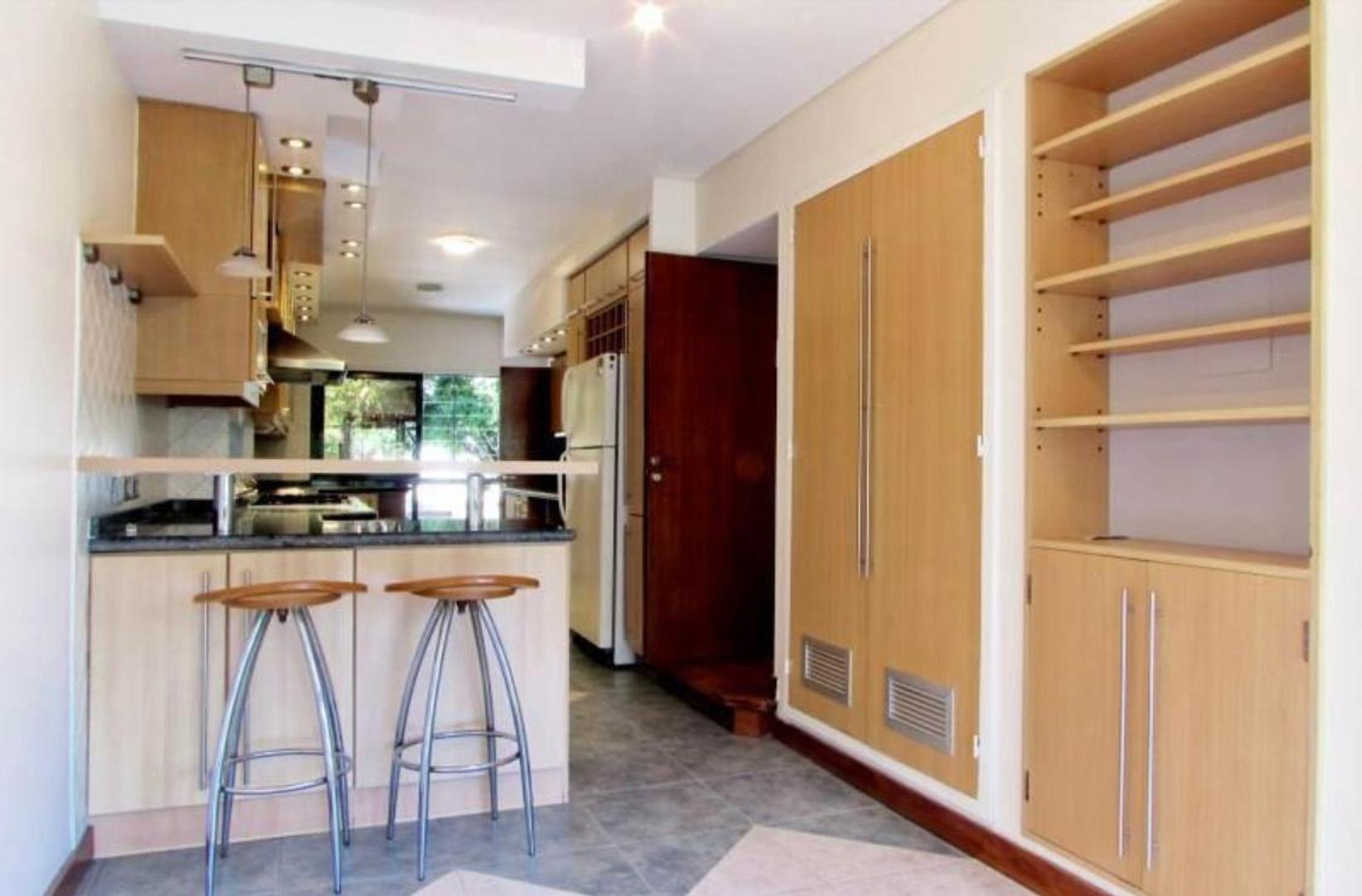 Casa 5 ambientes con 4 baños