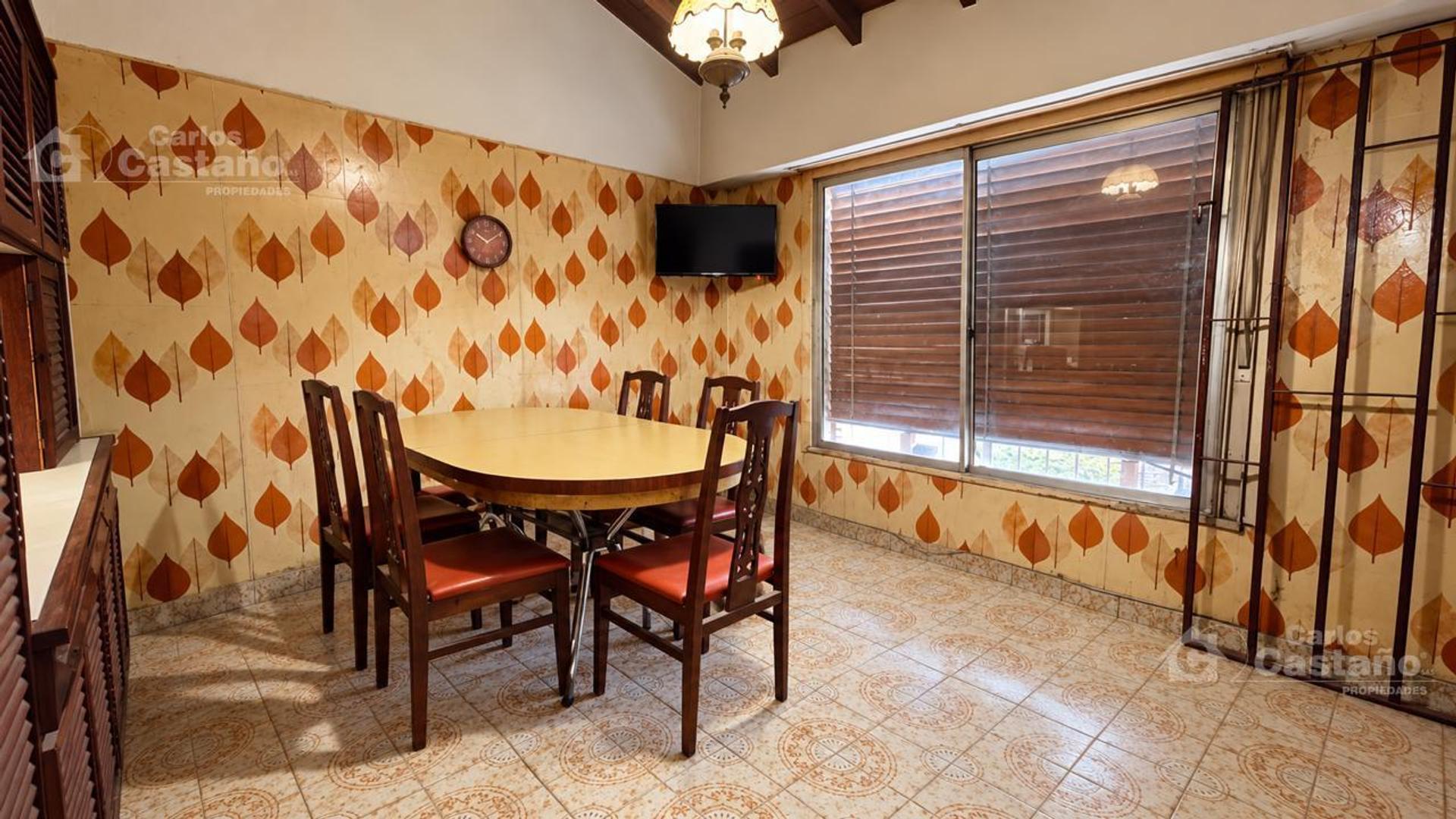 Casa 3 Amb. a Refaccionar con Patio, Quincho, Terraza y Cochera