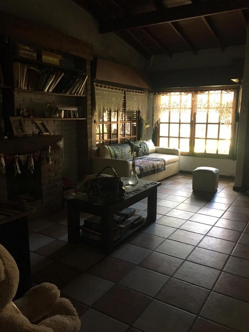 Casa en Venta con 3 cocheras