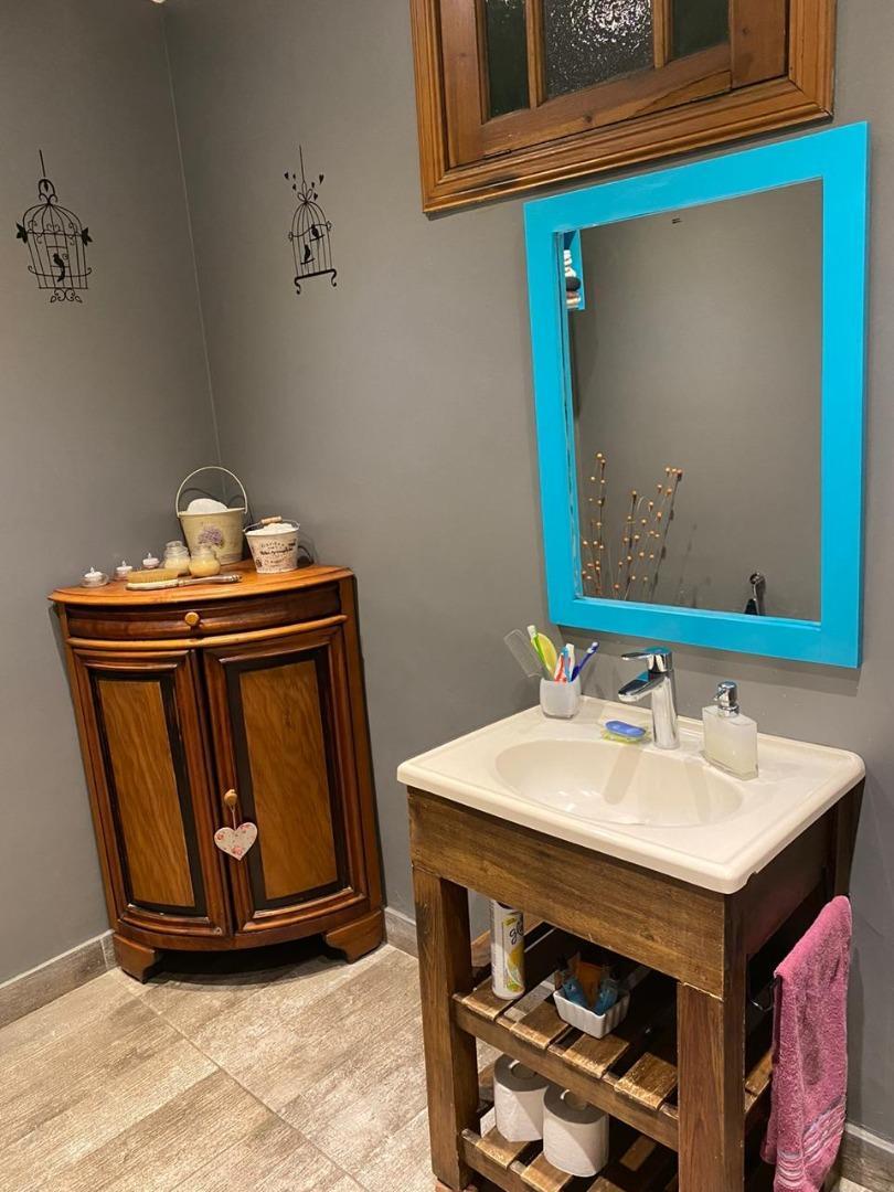 BANFIELD    Excelente e impecable Chalet  2 plantas 3 dorm