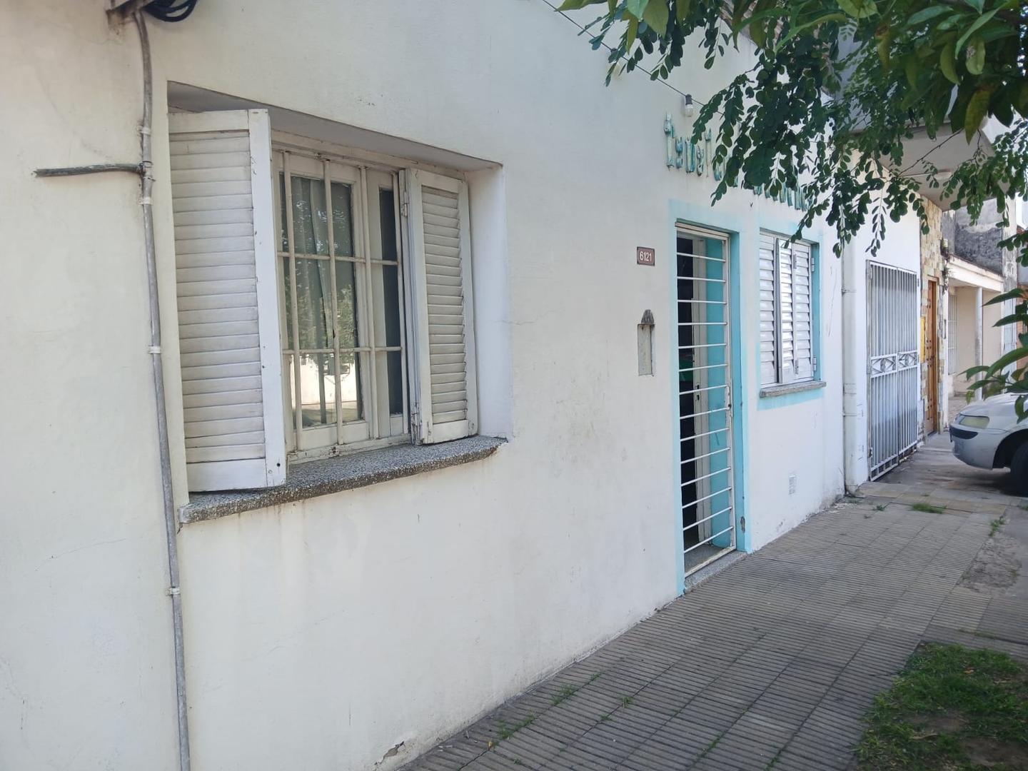 VENTA – CASA PH AL FRENTE EN BARRIO MARIA SELVA