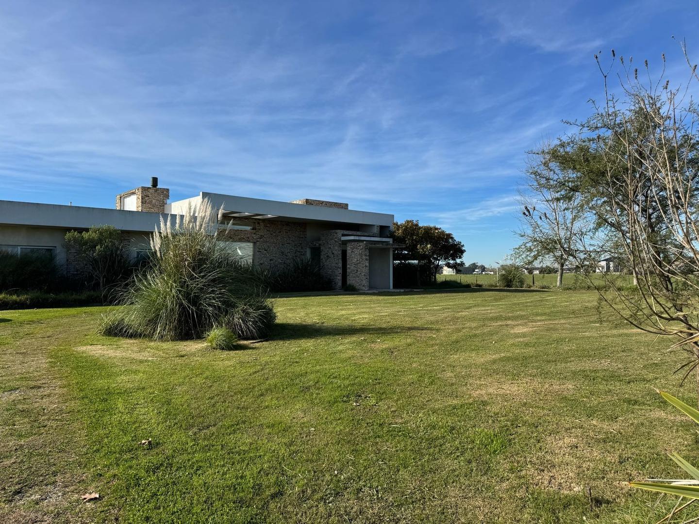 Casa 4 ambientes con 6 baños