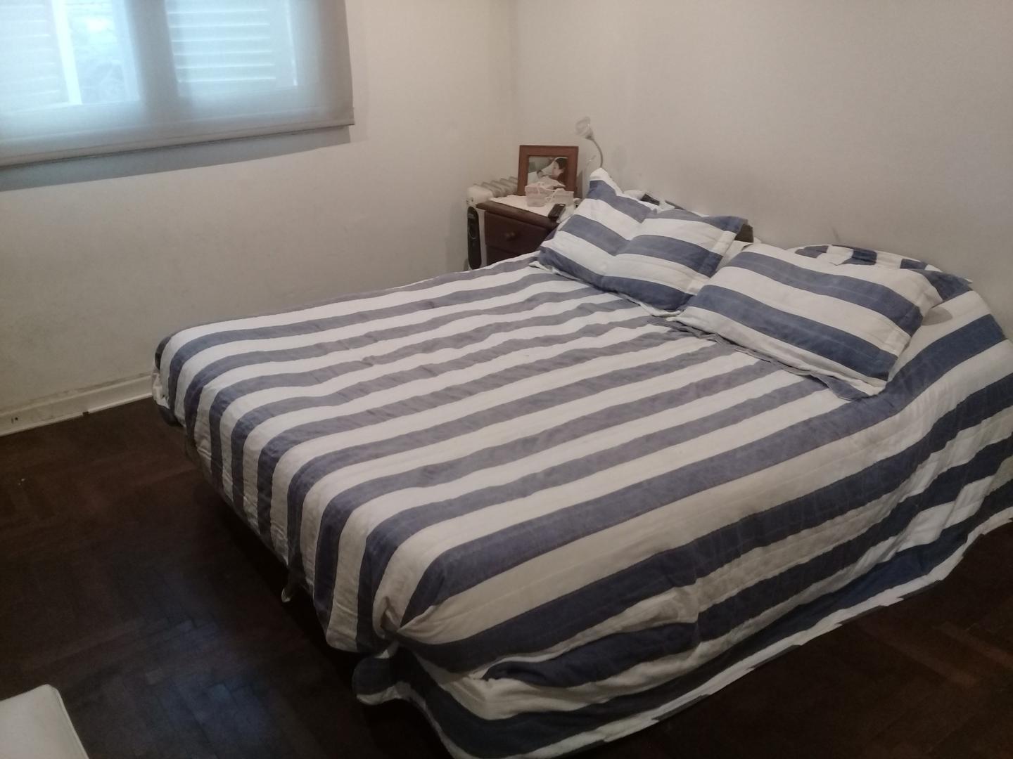 Venta. Ezpeleta ctro. Casa Ideal 2 flias. c/ gge y patio.