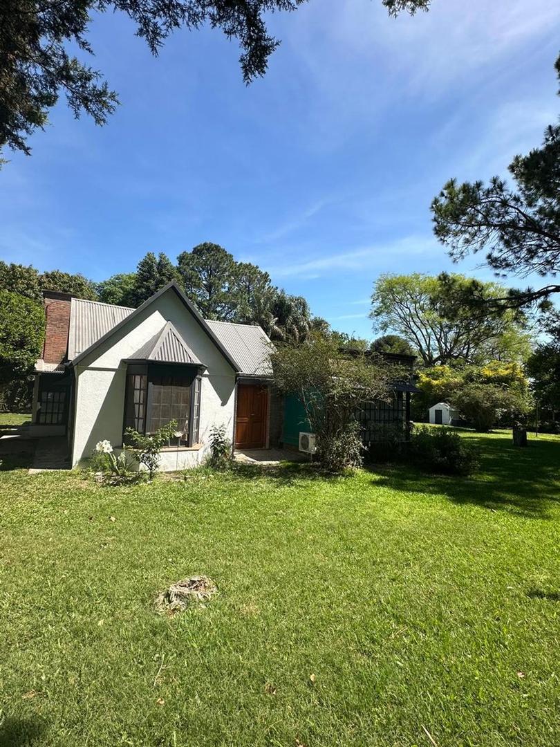 CASA CON PILETA Y GRAN TERRENO EN B° JORGE NEWBERY