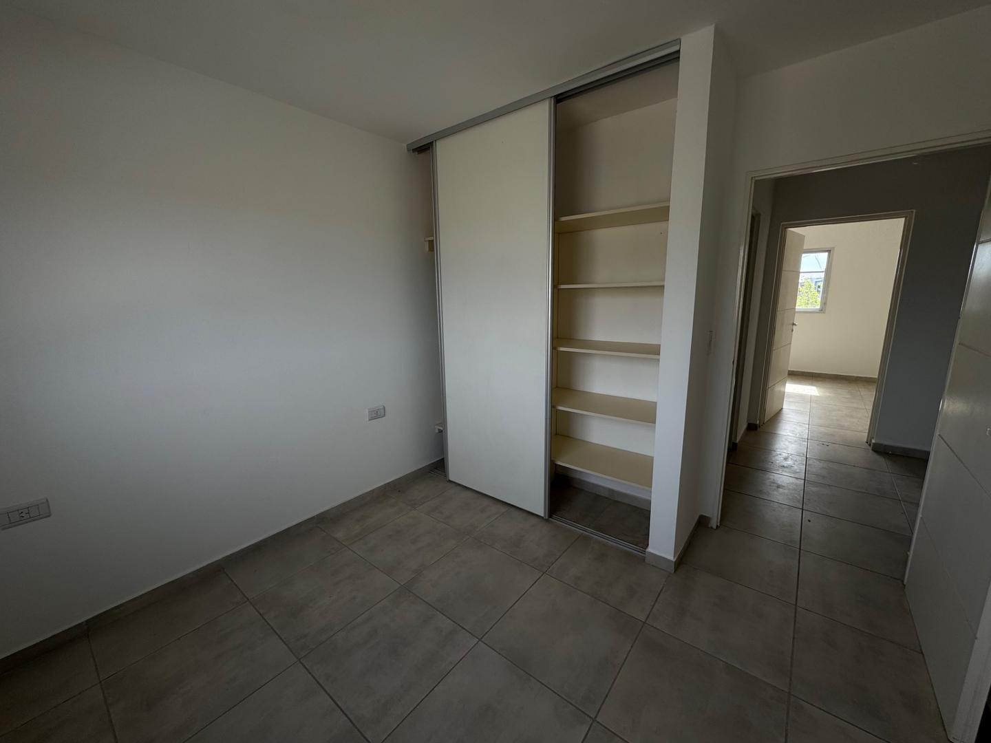 Casa en Alquiler con 1 cochera