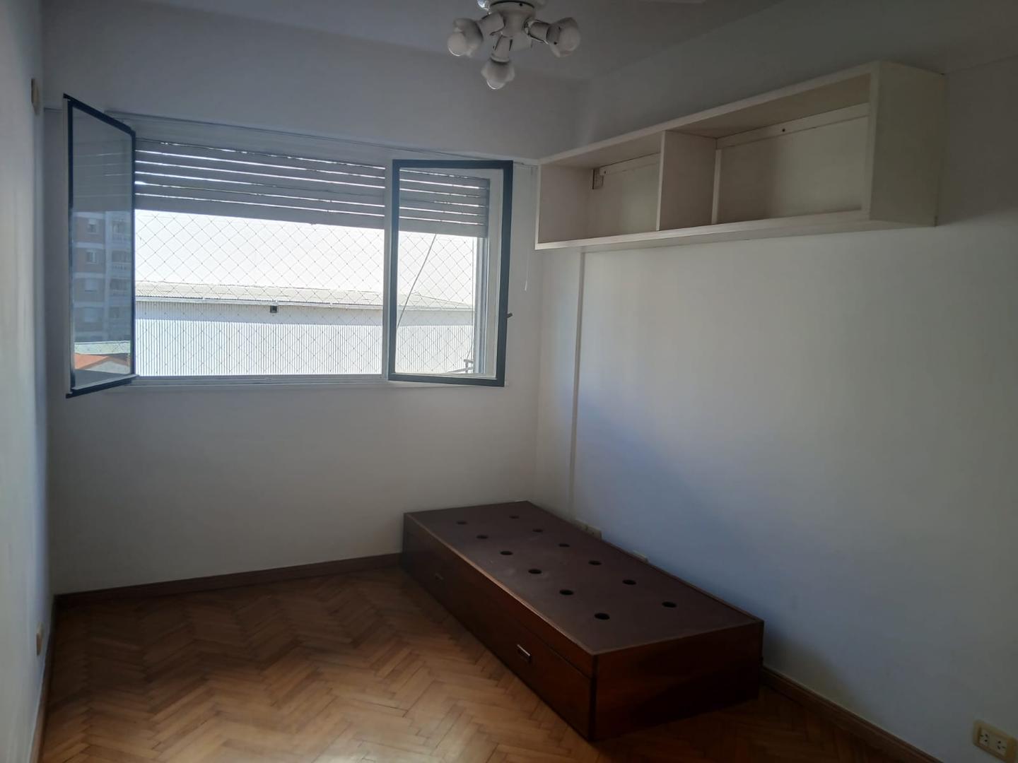 Venta. Departamento 3 ambientes. Sucre y Libertador.