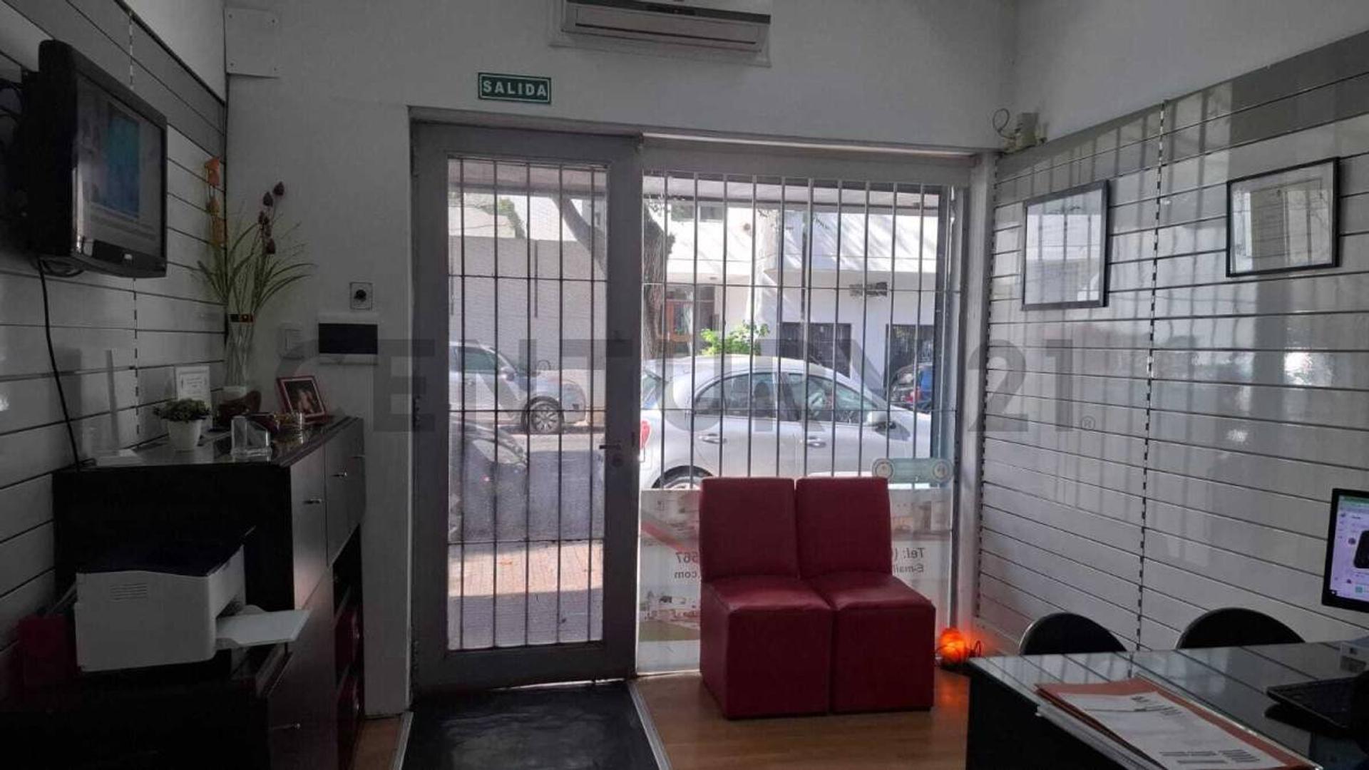 50 entre 3 y 4 400, Piso 0