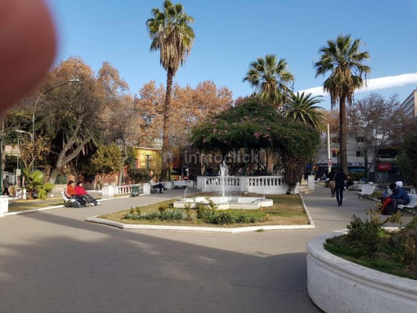 EXCELENTE ESQUINA DE 752.46M2 FRENTE A PLAZOLETA PELLEGRIN