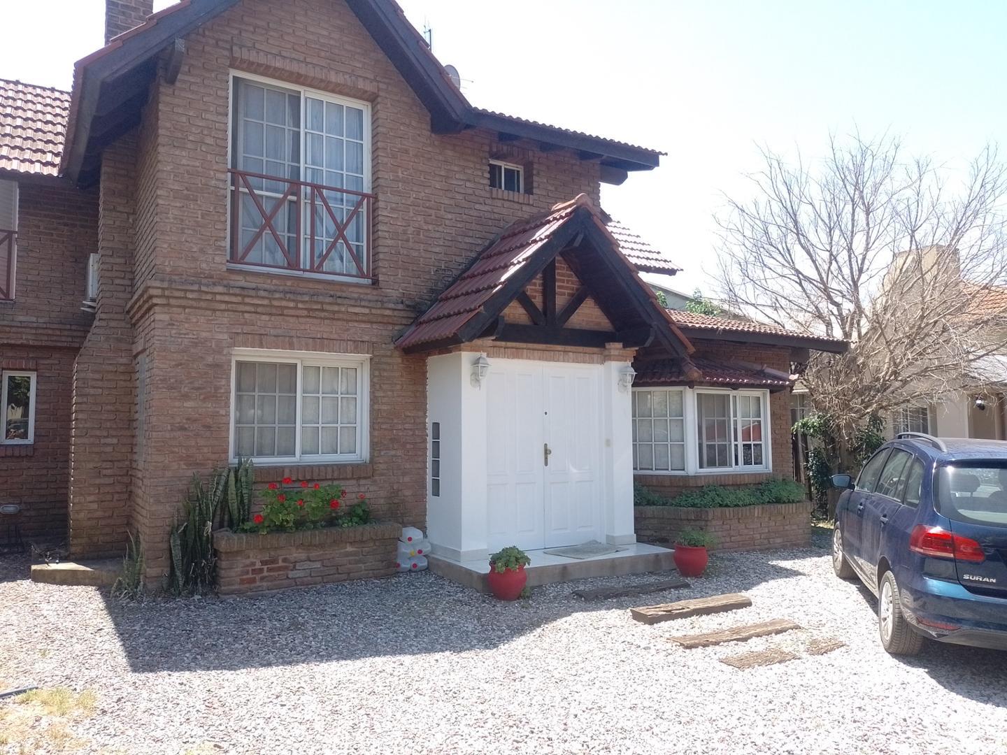 Casa en venta con pileta en Barrio Los Olmos, Benavidez