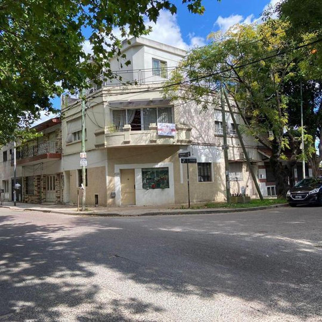 VENTA! Amplio PH de 5 ambientes con terraza  Morón