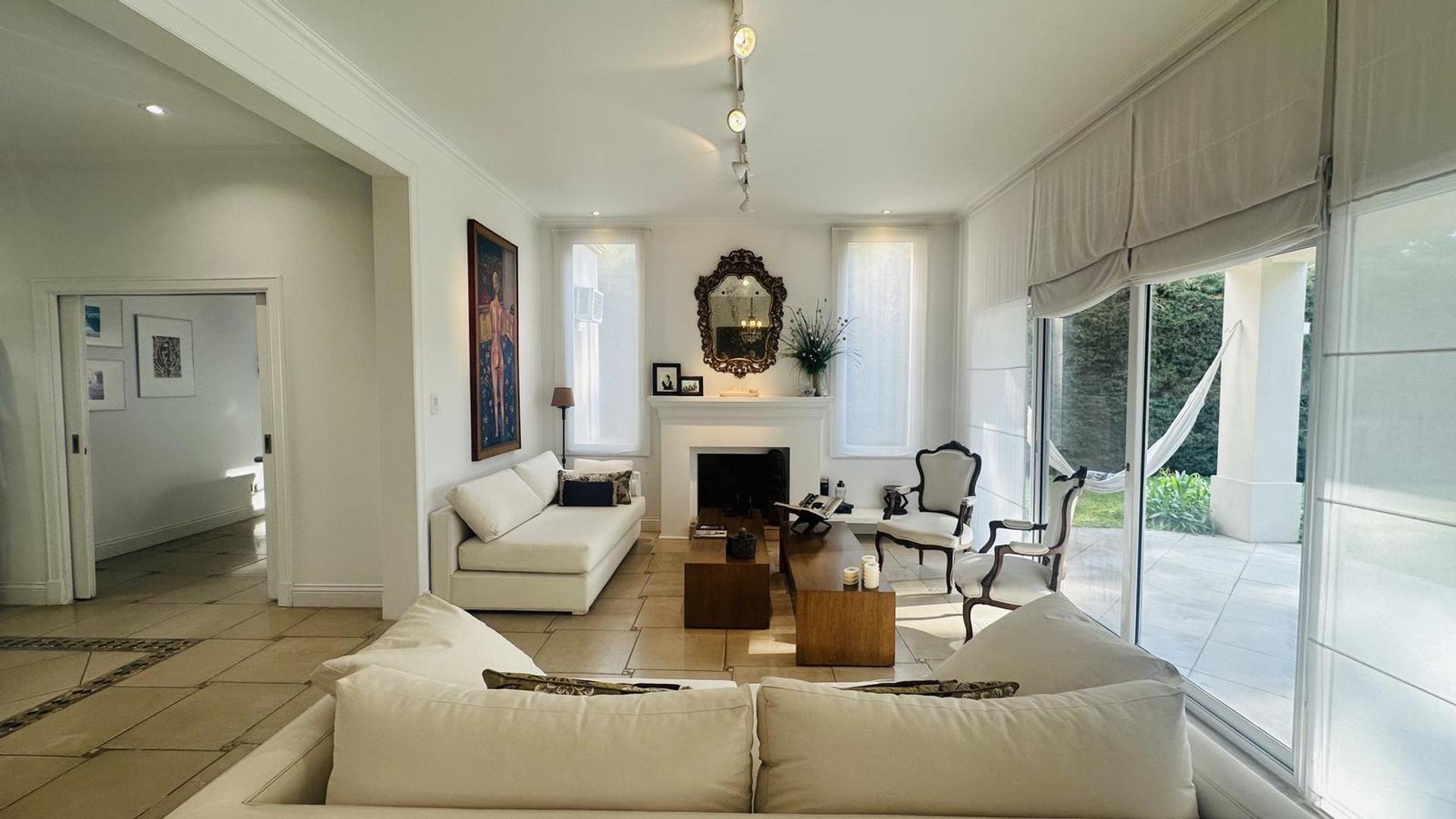 Casa 6 ambientes con 2 baños