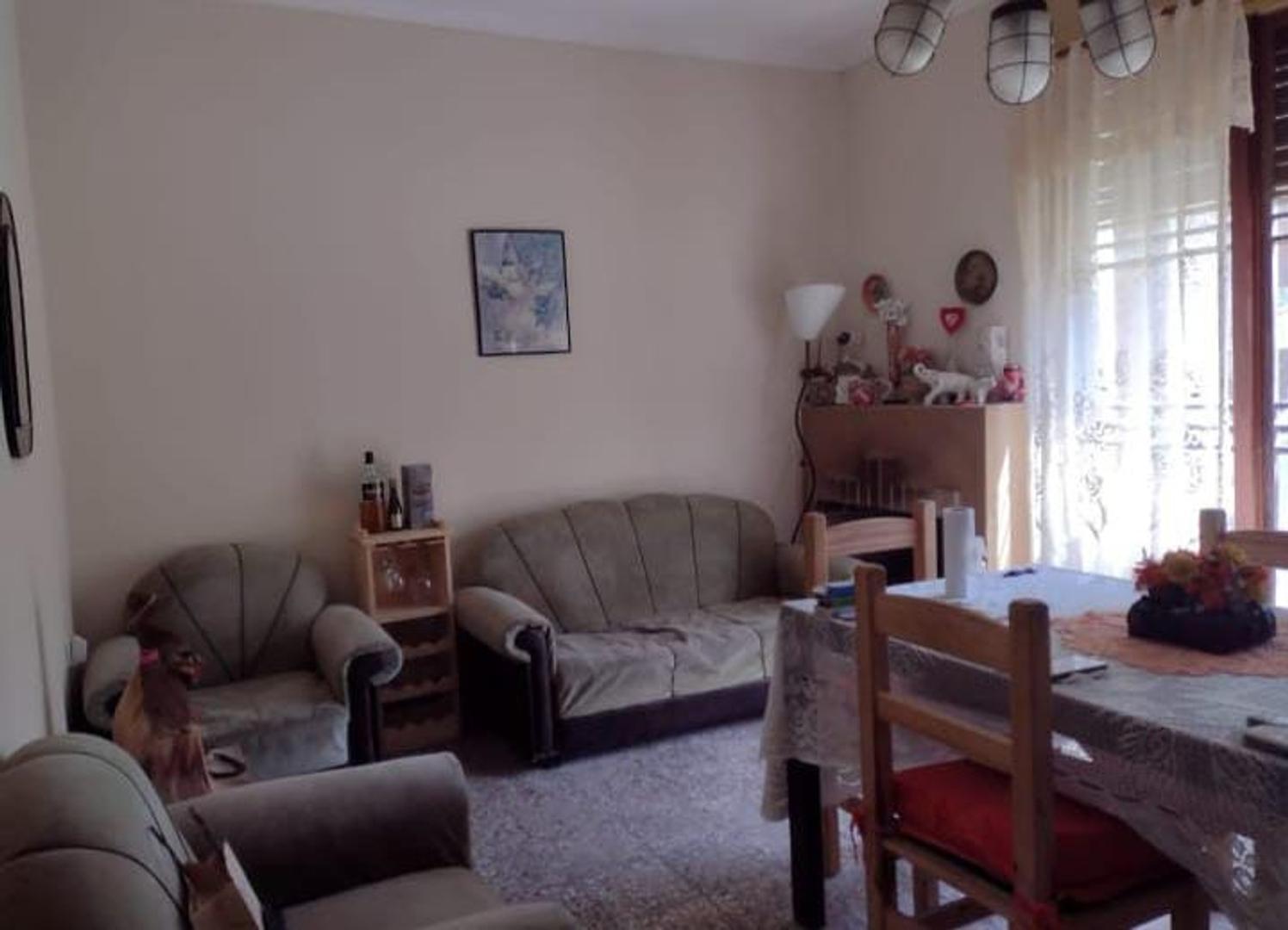 Venta de CASA dos dormitorios, Villa Elisa La Plata