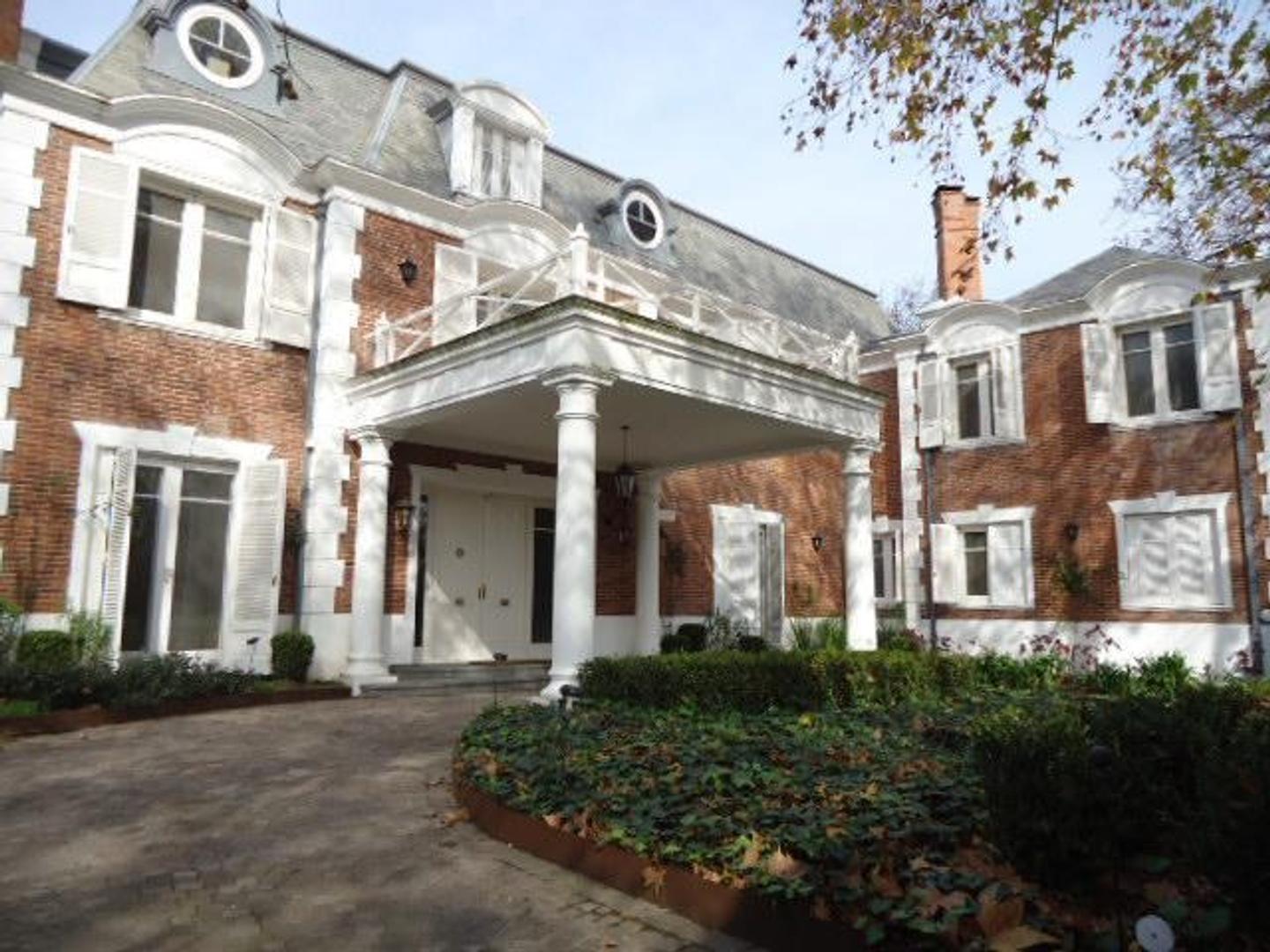 Excelente propiedad en Las Lomas de San Isidro