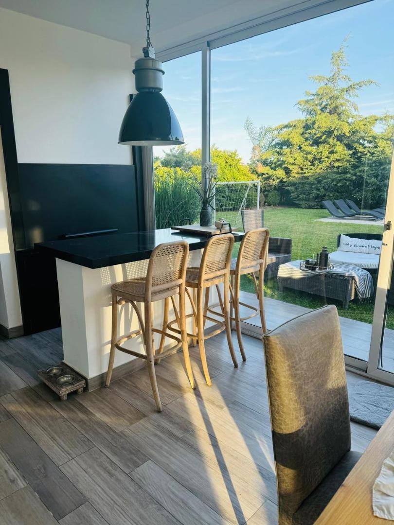 Casa 5 ambientes con 4 baños