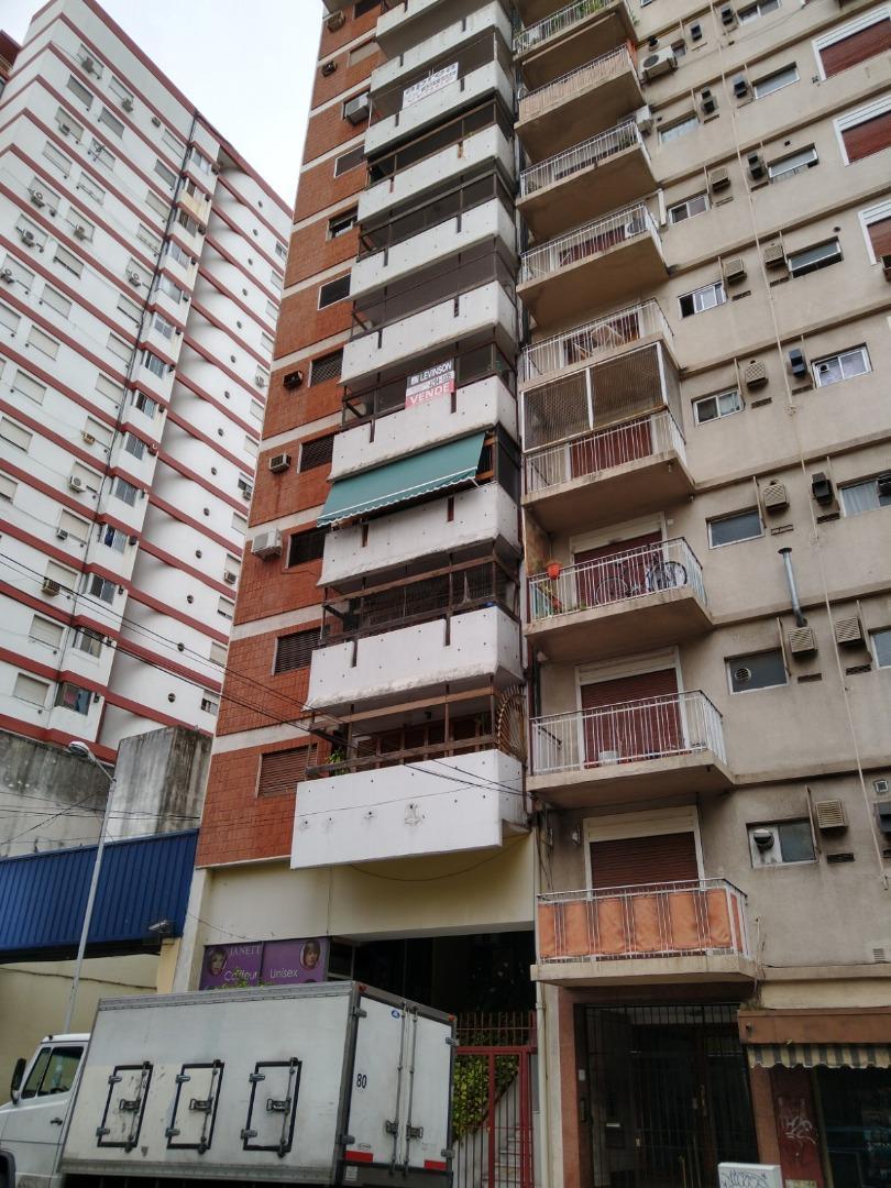 Depto. 3 amb.c/balcon al frente c/baulera Avellaneda centro.