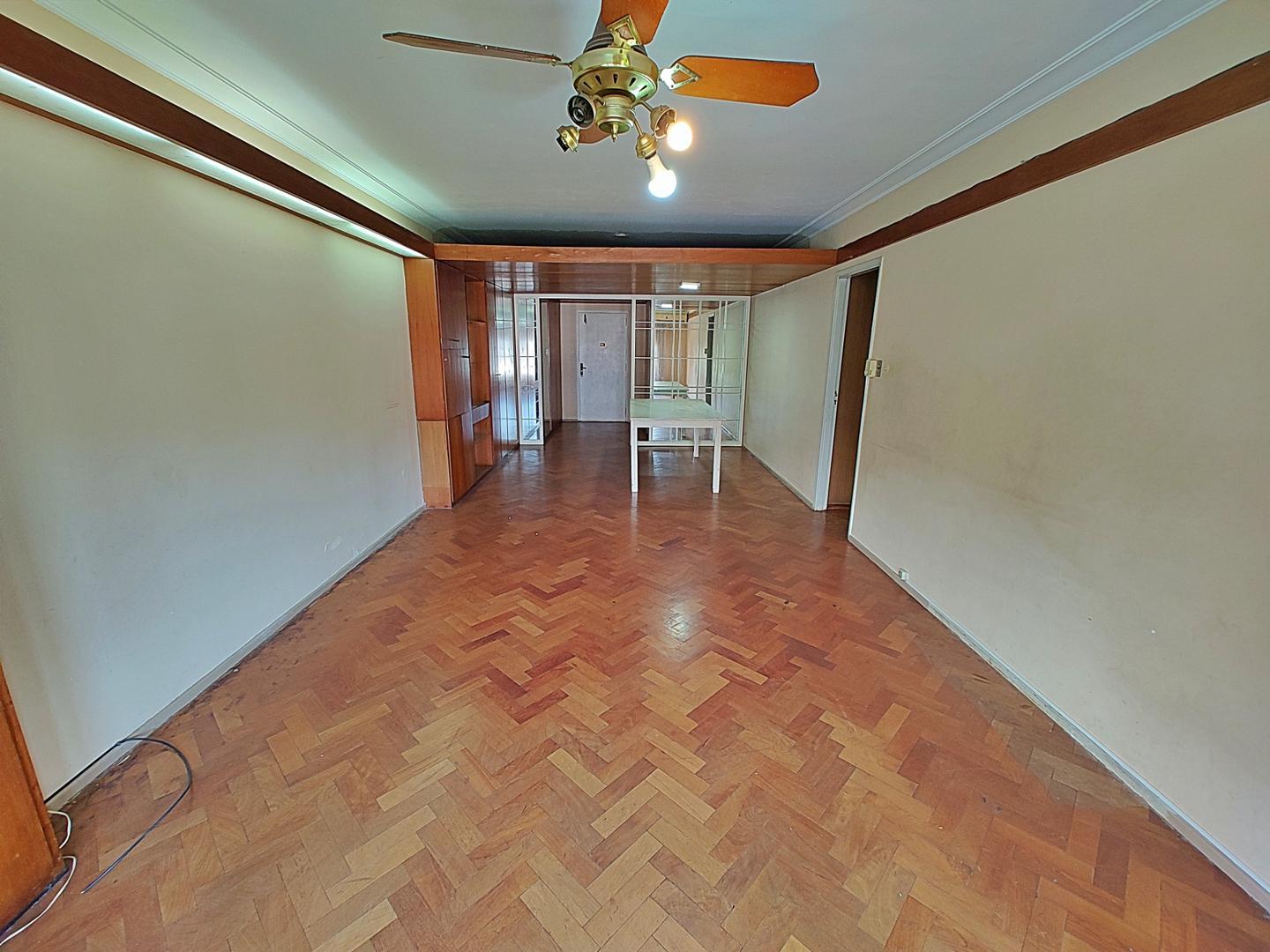 Paraguay 1024 , Piso 04